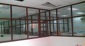 mẫu vách ngăn nhôm kính đẹp thịnh hành 2021